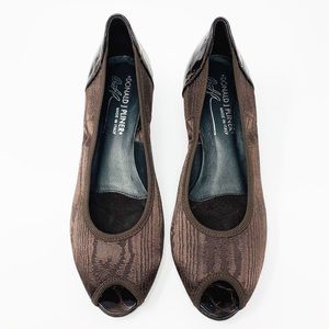 Donald J Pliner sz 6.5 Brown Textured Croc Peeptoe